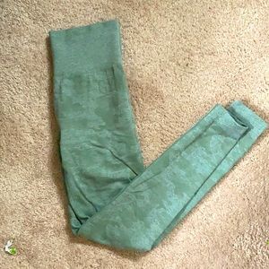 Gym shark green camo leggings